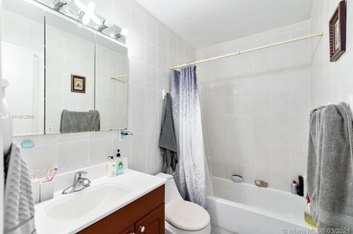 1315 76th St, Hialeah FL  33014-3424 exterior