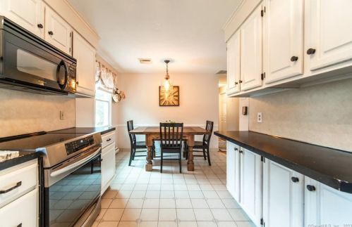 148 Dorothy Dr, Middletown CT  06457-5304 exterior