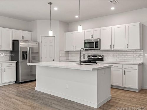 5412 Deleon Ave, Fort Pierce, FL 34951-2002