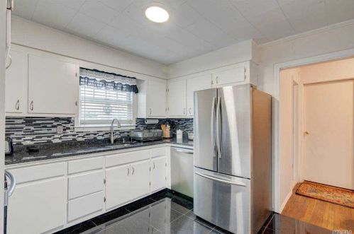 116 Coleman Rd, South Setauket, NY 11720-3076