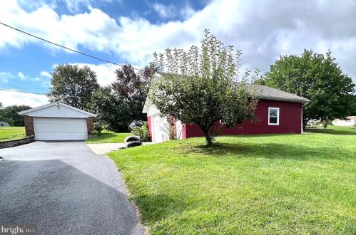 1446 Bunting St, Primrose, PA 17901-9045