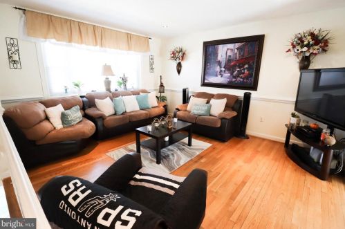 4517 Kenwood Dr, Woodbridge, VA 22193-5231