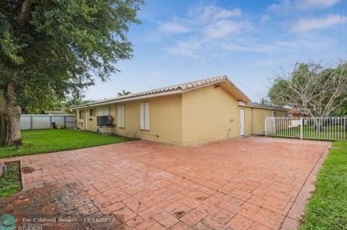 6901 16th St, Hollywood FL  33023-2025 exterior