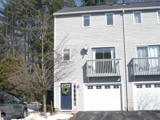 16 Profile Cir, Nashua NH  03063-1715 exterior