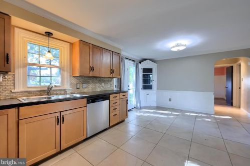 1898 Manor Ridge Dr, Lancaster PA  17603-4447 exterior