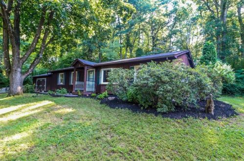 7 Tommys Ln, Brookfield Center, CT 06804-1616