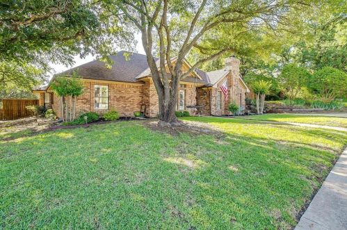 3132 Hurstview Dr, Hurst TX  76054-2002 exterior