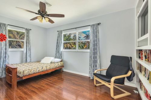 7621 Lake Dr, West Palm Beach FL  33406-8739 exterior