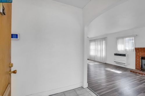 8100 Hillside St, Oakland CA 94603-1921 exterior