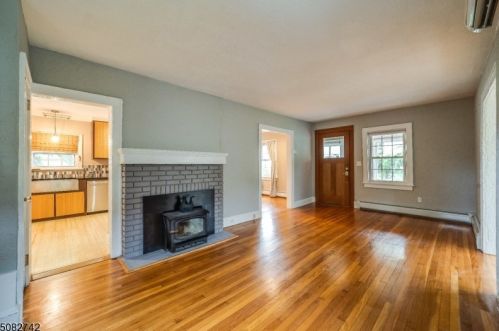 54 Burnham Rd, Greystone Park, NJ 07950-1715