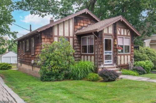 17 Martin Rd, Verona, NJ 07044-2823