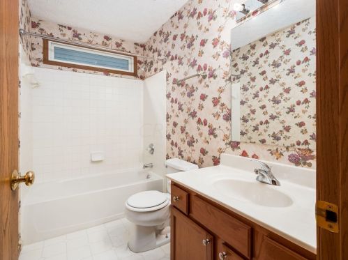 1867 Winding Hollow Dr, Darbydale OH  43123-4784 exterior