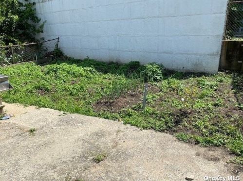 13-12 Mcbride St, Far Rockaway NY  11691-2416 exterior