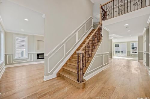 157 Lucille Ave, Floral Park, NY 11003-2723