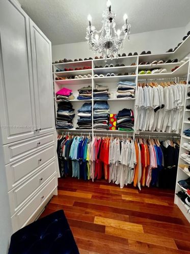 8625 169th Ter, Hialeah FL  33016-6158 exterior