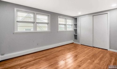 491 James St, N Milford NJ  07646-1023 exterior