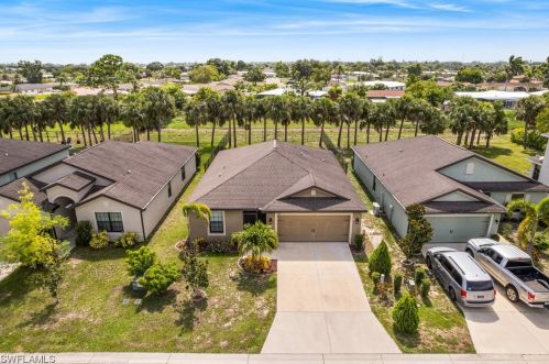 383 Shadow Lakes Dr, Lehigh Acres, FL 33974-0808