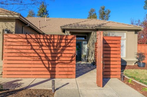 1955 Tuolumne Rd, Turlock CA  95382-8912 exterior