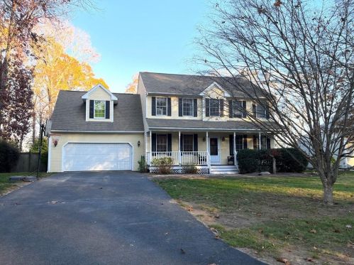 75 Eastwick Rd, North Kingstown, RI 02852-3515