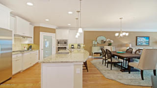 1404 Sunset View Ln, Jacksonville, FL 32207-7638