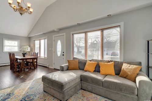 1147 Bellmore Rd, North Bellmore NY  11710-3701 exterior