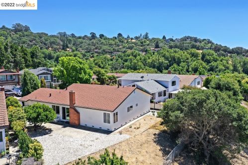 2115 Whippoorwill Ct, Pinole, CA 94564-1827