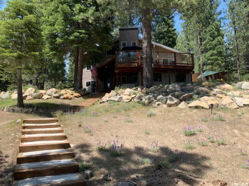 1874 Mohican Dr, South Lake Tahoe, CA 96150-4761