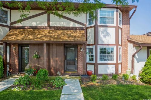141 Greenmeadow Dr, Deer Park, NY 11729-5636