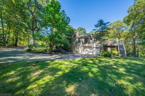 5 Round Hill Ter, Kinnelon NJ  07405-3217 exterior