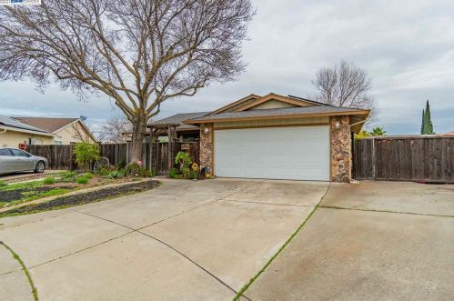5222 Teakwood Dr, Oakley, CA 94561-1627