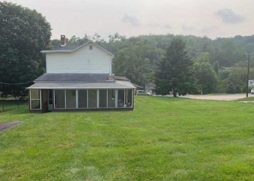 412 Valley St, Mc Donald PA  15057-1012 exterior