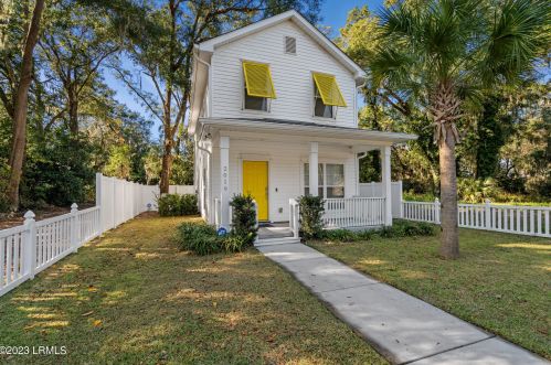2019 Lafayette St, Beaufort, SC 29902-7042