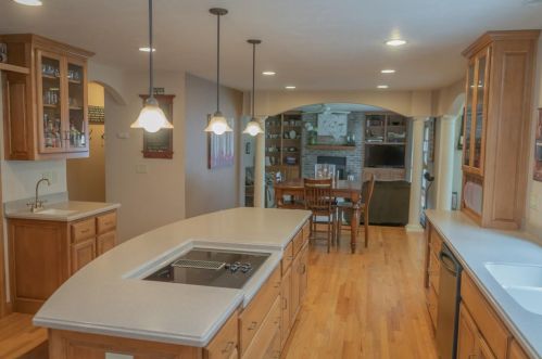 1961 Treeland Dr, Green Bay, WI 54304-1945