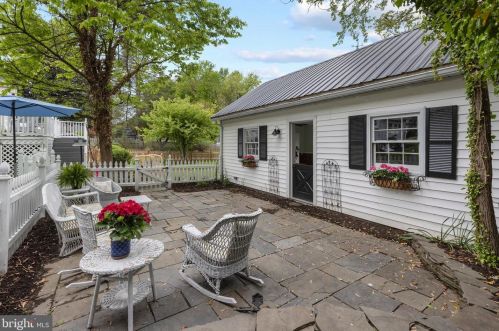 303 Colonial Hwy, Hamilton VA  20158-9056 exterior