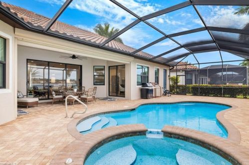 10070 Biscayne Bay Ln, Naples FL 34120-3754 exterior