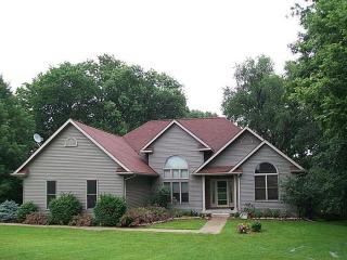 1854 Pinebrook Ct, Twin View Heights, IA 52333-9502