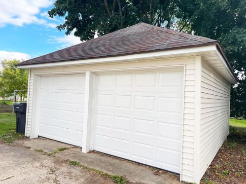 250 Caroline St, Manchester WI  53946-8518 exterior