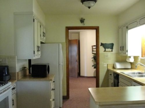 1004 Linden Dr, Jeannette PA  15644-2841 exterior