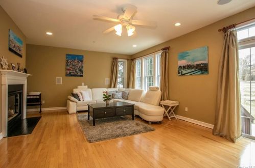 8 Legendary Cir, Rye Brook, NY 10573-1077