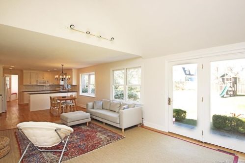 26 Oak Knoll Rd, Ridgefield CT  06877-4334 exterior