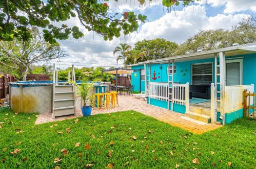 805 26th Ave, Hollywood FL  33020-5704 exterior