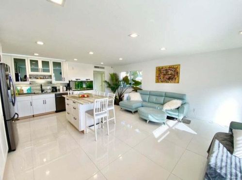 115 Seville D, Delray Beach FL  33446-2130 exterior