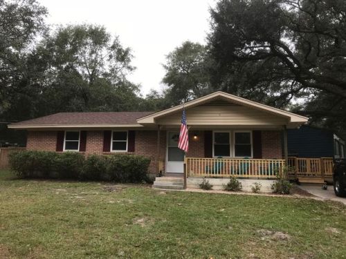 9 Country Manor Rd, Beaufort, SC 29906-8418