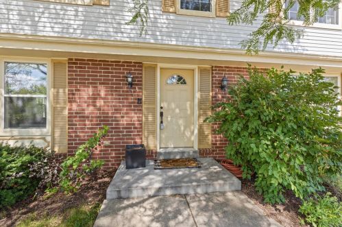 2217 Stony Ridge Dr, Waukesha, WI 53189-7719