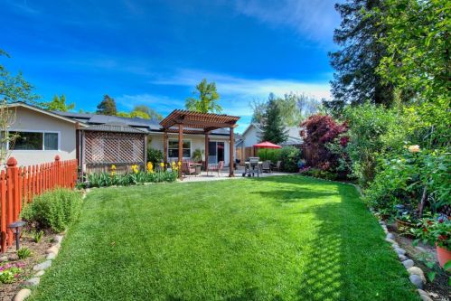 1000 Woodridge Dr, Vacaville CA  95687-6440 exterior