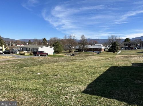 201 8th Ave, Richmond National Battlefiel VA  22835-1524 exterior
