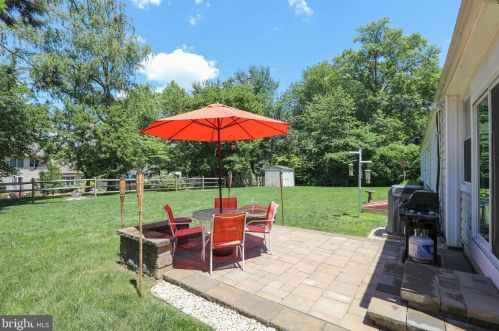 932 Queens Dr, Yardley PA  19067-4528 exterior