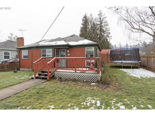 204 Zobrist St, Estacada, OR 97023-8502