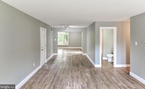 5 Holly Ct, Blenheim NJ  08012-5303 exterior