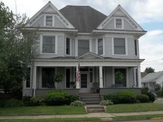 1219 3rd St, Moundsville, WV 26041-1651